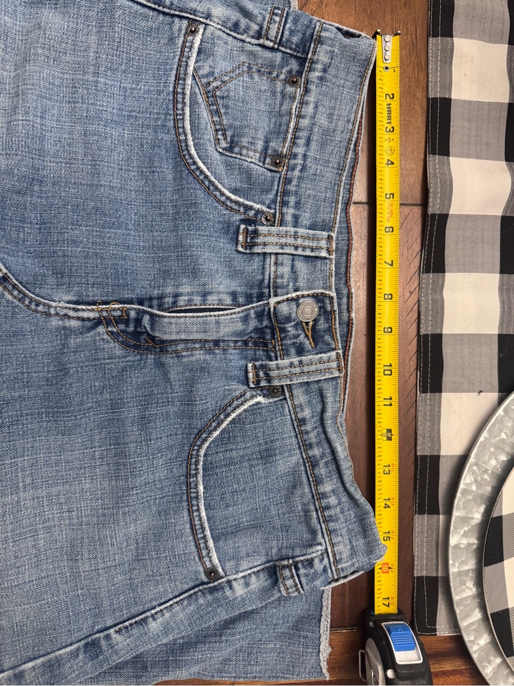 Women’s Levi’s Denim Skirt With Raw Hem Front Seam Detail size 10 - Picture 8 of 8